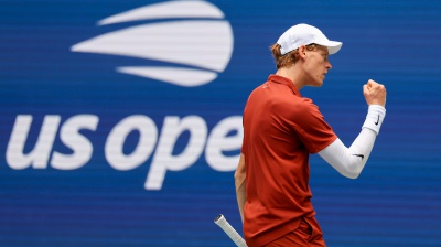 Agli Us Open Jannik Sinner batte l'australiano Popyrin in tre set e va al terzo turno. Bene anche gli altri azzurri 