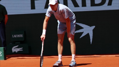 Tennis. Al Roland Garros Sinner sta male in campo e perde con l'argentino Cerundolo. L'altoatesino: "Non sono un robot"