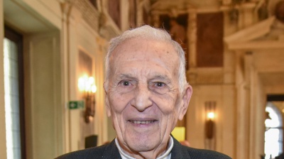 “Mangiare fino 5 volte al giorno e svolgere sempre attività fisica”: i segreti della longevità di Silvio Garattini