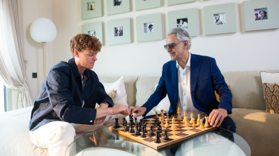 Andrea Bocelli presenta in anteprima su RTL 102.5 il nuovo singolo con Jannik Sinner: “Lo scopo del brano è motivare e Jannik è un esempio per tutti i ragazzi della sua età”