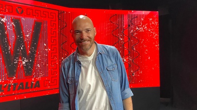 Andrea Pezzi a RTL 102.5: “Lo spettacolo ruota attorno al bisogno di recuperare noi stessi. Ci sono molte riflessioni che dovremmo fare, anche grazie a questi stimoli”