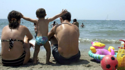 “Non prendiamo bambini”. A Milano Marittima polemica per il lido che vieta l’ingresso ai più piccoli