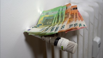 Arriva la stagione calda, giù il prezzo del gas, rischio rincari per l’energia elettrica