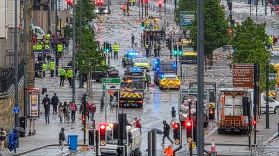 Auto sulla folla a Liverpool durante la festa dei Reds per la vittoria della Premier League, indaga anche l'antiterrorismo