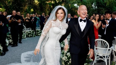 Venezia, è arrivato il "sì" per Bezos e Sanchez. Stasera il party finale, ma le proteste continuano