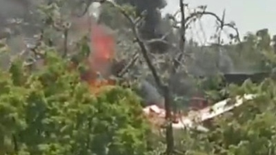 Boeing 787 di Air India precipita subito dopo il decollo, oltre 200 i morti, c'è almeno un fortunato sopravvisuto