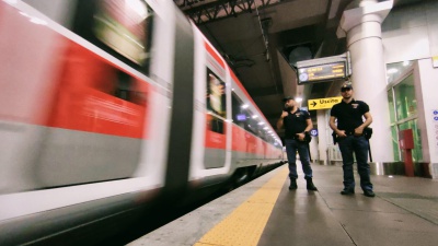 Bologna, ucciso un capotreno nei pressi della stazione, caccia al presunto assassino