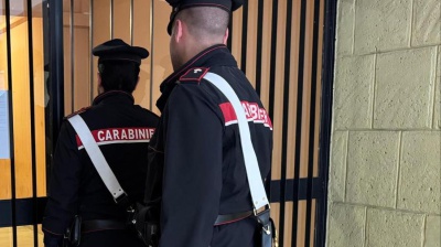 Bologna, un alunno delle medie ha minacciato con un coltello i compagni di classe