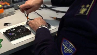 Brescia, 19enne denunciato per revenge porn, foto intime dell’ex diffuse sui social