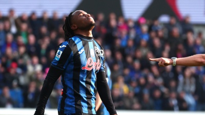 Calciomercato, prosegue il braccio di ferro tra Ademola Lookman e l'Atalanta, il giocatore non si è presentato all'allenamento