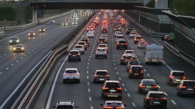 Weekend di esodo per le vacanze estive, gli italiani partono tra traffico e temperature in aumento