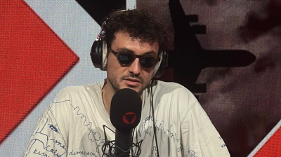 Carl Brave a RTL 102.5: “Nel disco ci sono tutte canzoni che raccontano dei pezzi della mia vita e di Roma. Alla fine è un po’ questo il senso di amarcord: i miei ricordi”