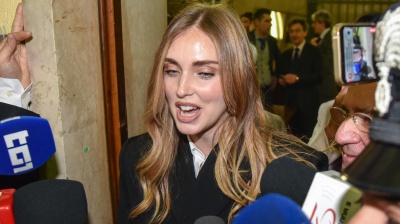Chiara Ferragni assolta dopo un processo durato due anni per il "pandoro gate", festeggiano i fan