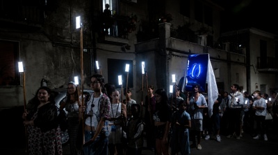 Cilento, la prima processione digitale con AI. Ma non si tratta di fede. Ecco perché