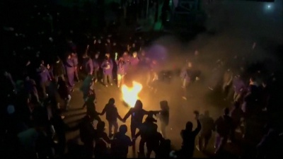 Cresce la repressione in Iran, la protesta dilaga e i manifestanti rischiano la pena di morte