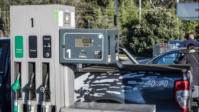 Dal primo gennaio il gasolio sarà più caro, restano ferme le multe, cosa cambia per gli automobilisti