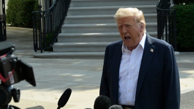 Donald Trump shock sull'Europa: dal primo agosto dazi al 30%. Il Tycoon all'Ue, possibili modifiche se aprite i mercati a Usa 