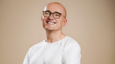 Dopo il caso Grande Fratello, Alfonso Signorini si autosospende da Mediaset e parla di calunnie da parte di Corona