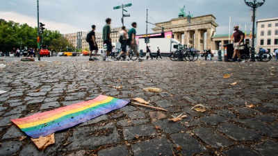Dopo l’attacco terroristico al Pride di Berlino, in corso una caccia all'uomo in tutta la Germania 