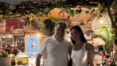 Dua Lipa a Napoli fa tappa da "Cicciotto": ecco cosa ha mangiato a pranzo la cantante