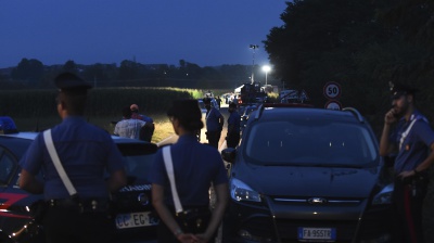Due bimbi di 6 e 8 anni hanno forse salvato  la vita della loro madre, il marito è morto poco distante in un incidente stradale