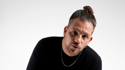 Enrico Nigiotti presenta a RTL 102.5 “Ogni volta che non so volare”, il brano in gara a Sanremo 2026 