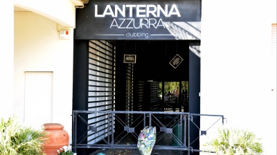 Esce dal carcere per laurearsi e poi fugge. Il detenuto latitante era stato condannato per la strage di Corinaldo  