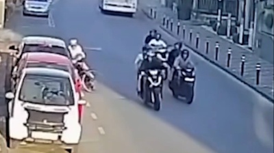 Fa cadere anziano ciclista, si costituisce minorenne. Il video-choc di Borrelli