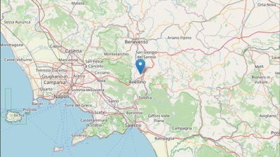 Forte scossa di terremoto, magnitudo 4.0 sulla scala Richter, epicentro in Irpinia, gente in strada