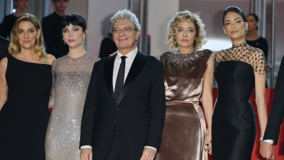 Fuori di Mario Martone: trama, cast e recensione del film in concorso al Festival di Cannes 2025
