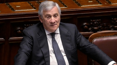 Gaza, Tajani in Parlamento  a muso duro contro l’opposizione: “Noi non scodinzoliamo dietro Trump e dietro nessuno”