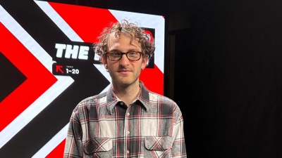 Giorgio Poi a RTL 102.5: “Come nella copertina, nel disco ci sono tanti colori, tanti mood ed è abbastanza variegato. Da domani inizio il tour europeo e non vedo l’ora”