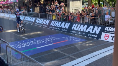Giro d’Italia, a Cesano Maderno vince il tedesco Denz, ritirato Ayuso 