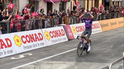 Giro d’Italia, Diego Ulissi in maglia rosa, vittoria di tappa per l’australiano Plapp