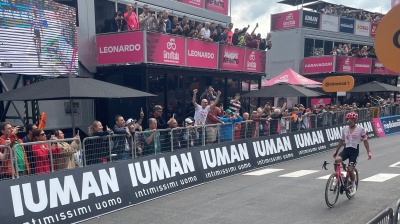 Giro d’Italia, Richard Carapaz vince per distacco la tappa sull’Appennino Emiliano