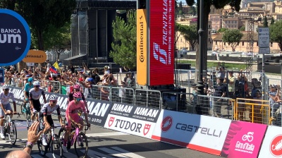 Giro d’Italia, Roma ha incoronato Simon Yates, a Kooij l’ultimo sprint