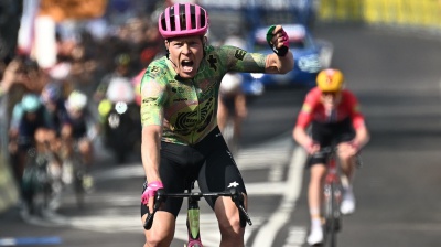 Giro d’Italia sempre più scandinavo, ad Andalo vince il danese Valgren 