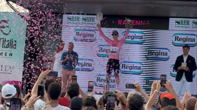 Giro d’Italia Women, Lorena Wiebes conquista la prima tappa in volata