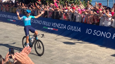 Giro, vittoria italiana a Verbania, sul lago trionfa Alberto Bettiol