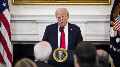 Guerra in Ucraina, Donald Trump media sull'invio di armamenti avanzati a Kiev, ma nel frattempo apre uno spiraglio per Mosca 
