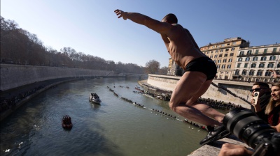 Il bagno nel Tevere? Tra cinque anni potrebbe non essere più un sogno. Ecco perché