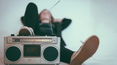 Il rapporto del Censis sull'informazione italiana: la radio è intramontabile, ecco perché