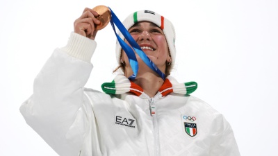 Impresa di Flora Tabanelli, è bronzo nel Big Air con un ginocchio lesionato