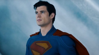 Incassi, Superman continua a volare alto mentre Jurassic World non molla e conquista 650 milioni in tutto il mondo