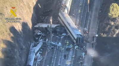 Incidente ferroviario in Spagna, 39 vittime, centinaia di feriti. L'ipotesi di un giunto saltato. Le testimonianze 
