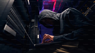 Intelligenza Artificiale e hacker, a rischio il 51% delle aziende italiane. Tra le minacce l'uso dei deepfake 
