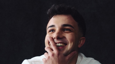 JULI a RTL 102.5: “Dopo due anni di sessione in studio con tutte queste belle persone, mi sono sentito pronto per dare il via al ‘solito cinema’. Questo disco è merito di tutte le persone che ho al mio fianco”