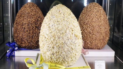 La Pasqua si avvicina, la sorpresa delle uova di cioccolato: più piccole e prezzi maggiori