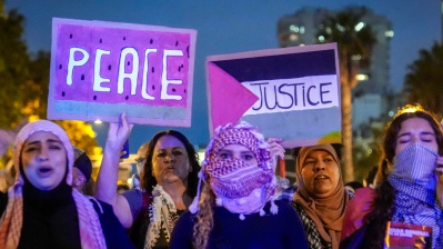 La tregua a Gaza tiene, ma continua ad essere in bilico. Nei mercati riappaiono frutta e verdura