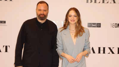 Lanthimos ed Emma Stone di nuovo insieme nel film “Bugonia”. L’uscita è prevista per fine ottobre 